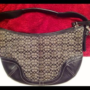 🏡 💯% Authentic Coach signature hobo🏡