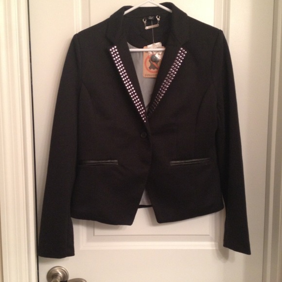 ❌SOLD-BUNDLED❌ 💯% Vegan Leather JouJou blazer - Picture 2 of 4