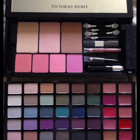 🚫SOLD🚫VS ULTIMATE STUDIO make up