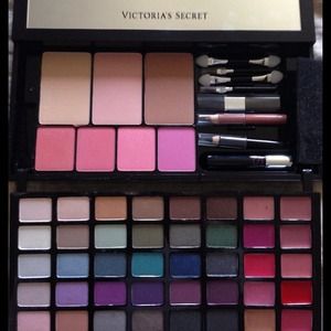 🚫SOLD🚫VS ULTIMATE STUDIO make up