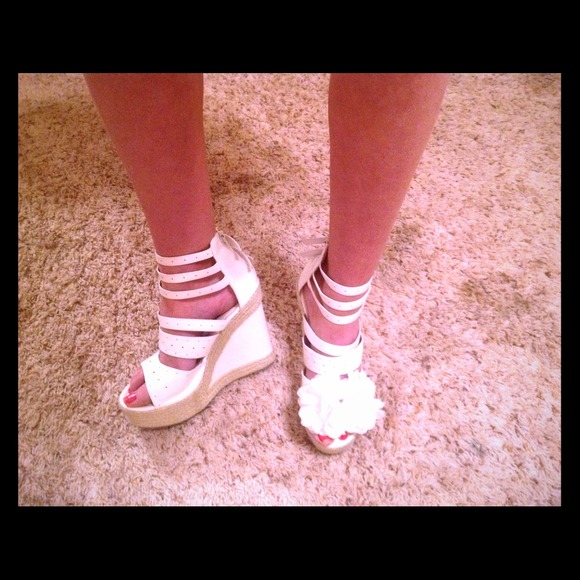 ....Wedges size 9