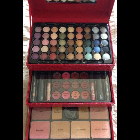 ⛔️SOLD⛔️ studio make up set