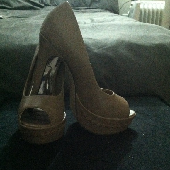 ⭐⭐REDUCED⭐⭐Pumps
