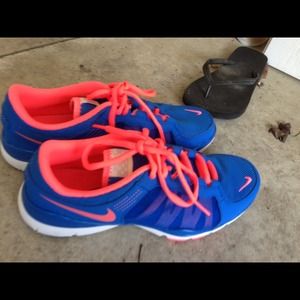 Nike Tennis Shoes