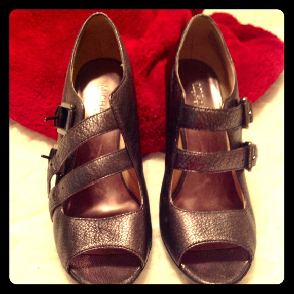 Authentic Michael Kors heels 💕