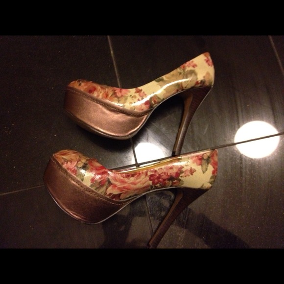 REDUCED💝$Hale'Bob Stilettos - Picture 2 of 4