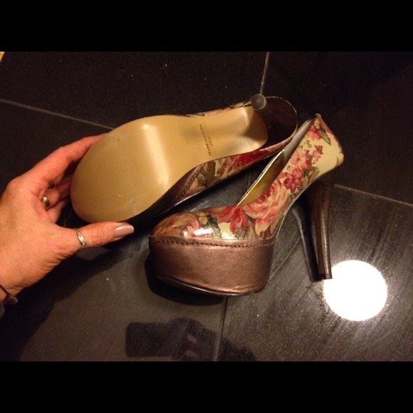 REDUCED💝$Hale'Bob Stilettos - Picture 3 of 4