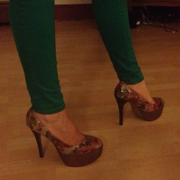 REDUCED💝$Hale'Bob Stilettos - Picture 4 of 4