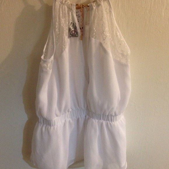 Cute white top - Picture 2 of 2