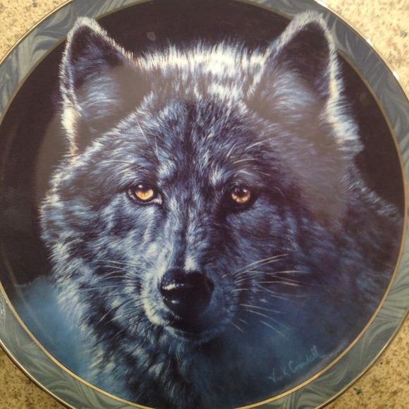 Two decorative wolf plates :)