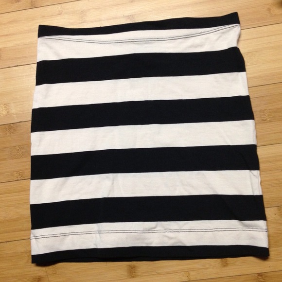 White and black striped mini skirt