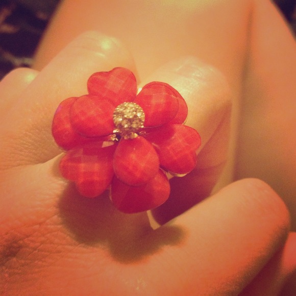 Red Flower Ring - Picture 1 of 3
