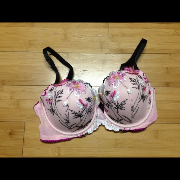 34D bra