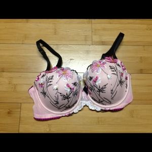 34D bra