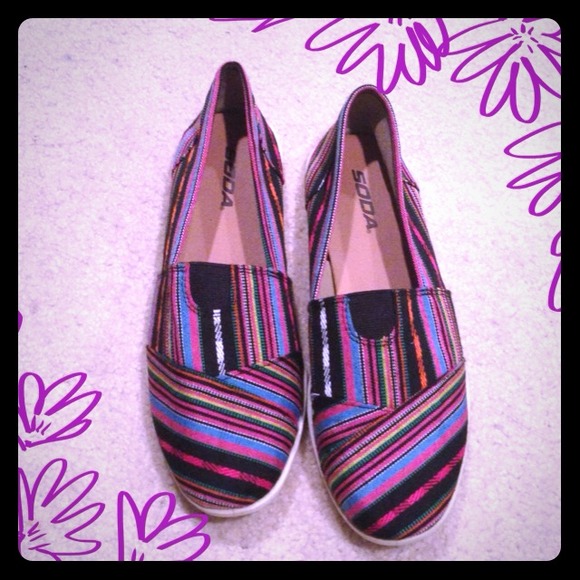 NWOT super cute slip on flats