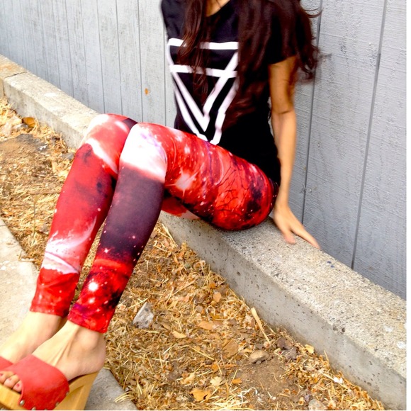 Saturn red planet leggings