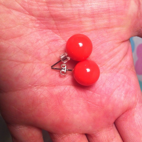 Earring - Picture 2 of 3