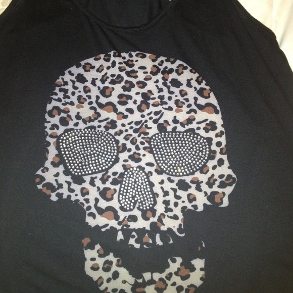 Black skull tank - Picture 2 of 4