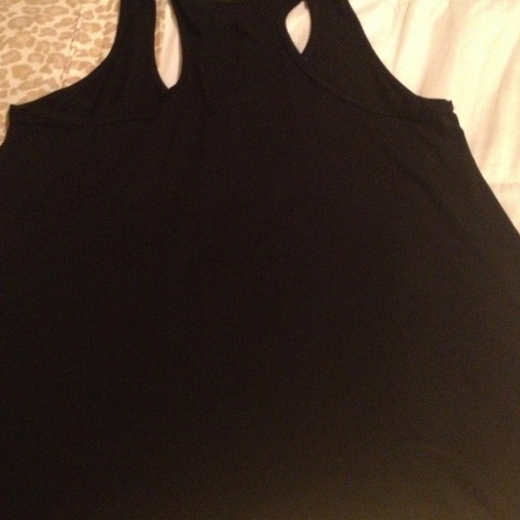Black skull tank - Picture 4 of 4