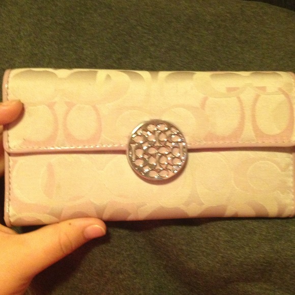 👀Purple coach wallet👜