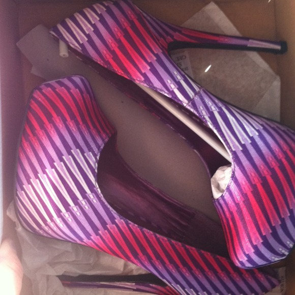 Purple pink white heels - Picture 1 of 2
