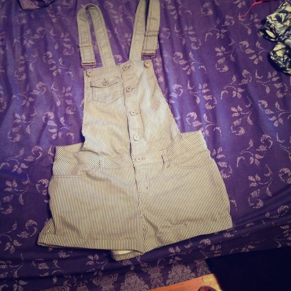 Overall shorts