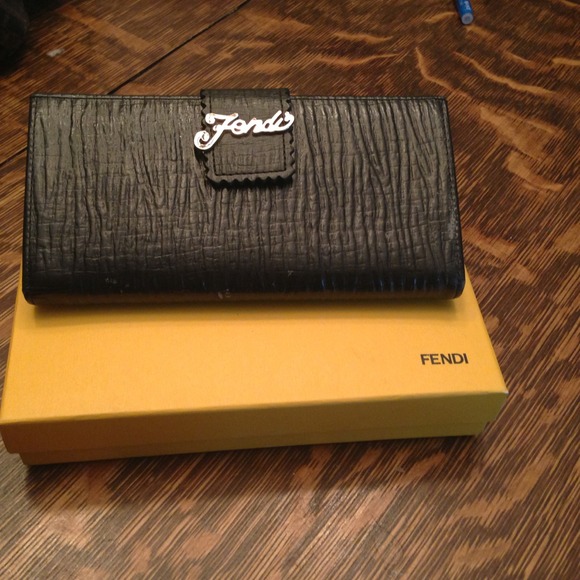 Fendi Wallet "AUTHENTIC"