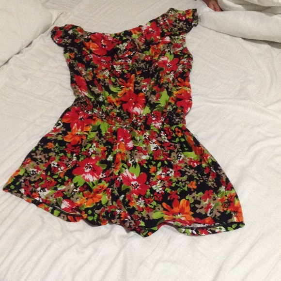 Romper - Picture 1 of 4