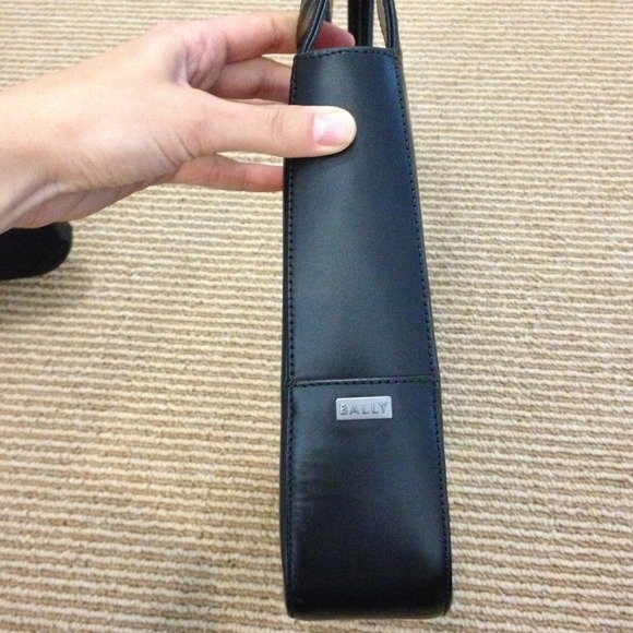 Great condition! Black Bally of Switzerland bag. - Picture 2 of 4