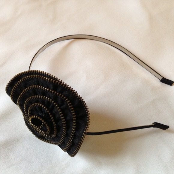 Embellished skinny headband - Picture 2 of 3