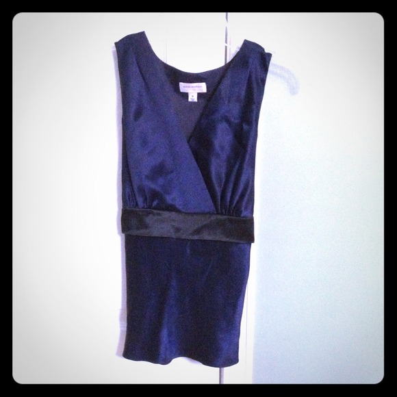 ✂Price Cut!✂ 100% silk sleeveless top