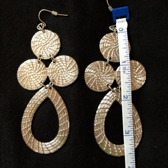 Silver chandelier earring - Picture 3 of 3