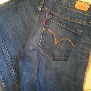 Medium wash Levi's, perfect condition!