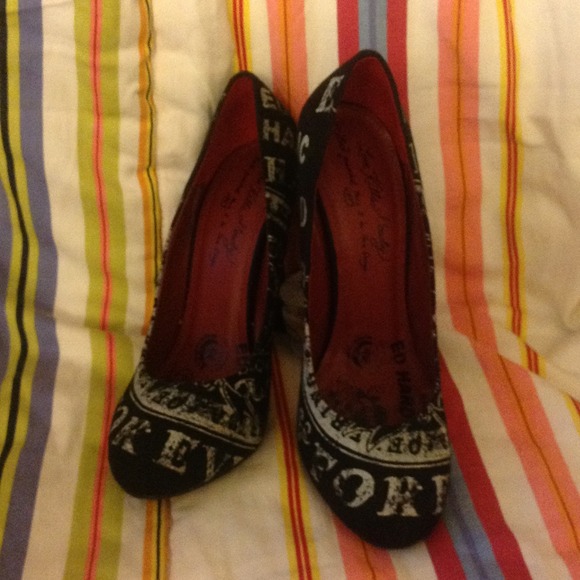 Ed Hardy printed black heels