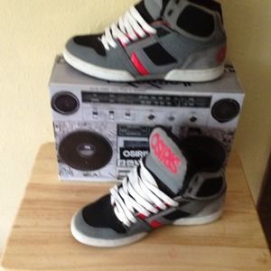 Men's size 11 Osiris sneakers.