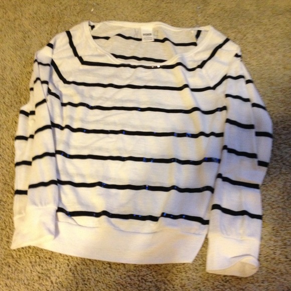 ✨Bundled✨SOLD❗Victoria's Secret stripped shirt