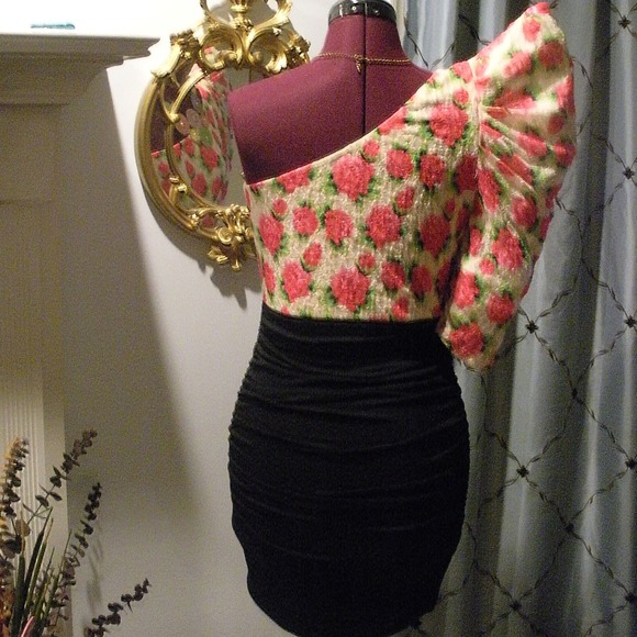 🚩SOLD🚩Floral one shoulder party dress - Picture 2 of 3