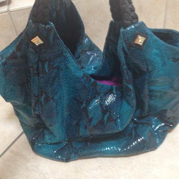 Adorable Gianni Bini bag!!