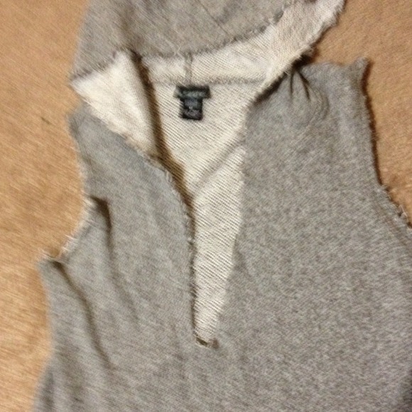 Daytrip by Buckle no sleeve pull over sweatshirt