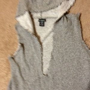 Daytrip by Buckle no sleeve pull over sweatshirt