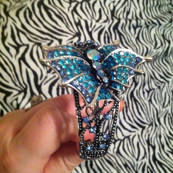 Beautiful butterfly bracelet🌹 - Picture 3 of 3