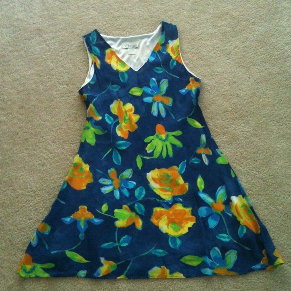 Sleeveless knee-length dress - Price Improved!