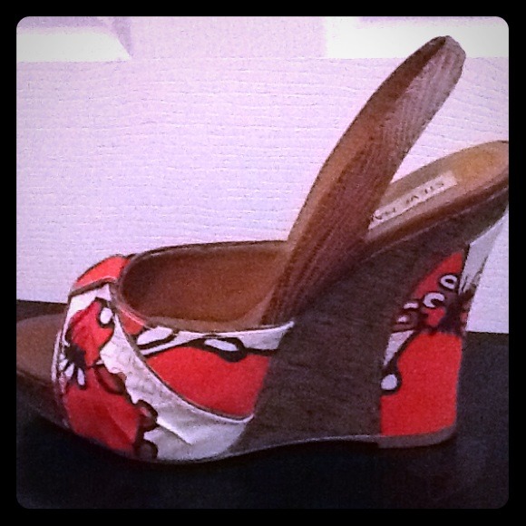 ***REDUCED*** Steve Madden Sling Back Wedges.