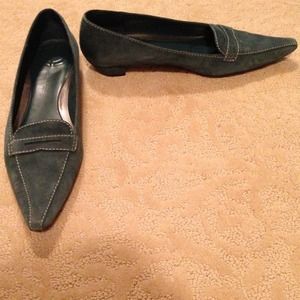 BUNDLE. Flats and Mac eye shadow