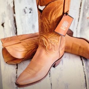 NWT | LUCCHESE TAN Mad Dog Goat boots size 8.5