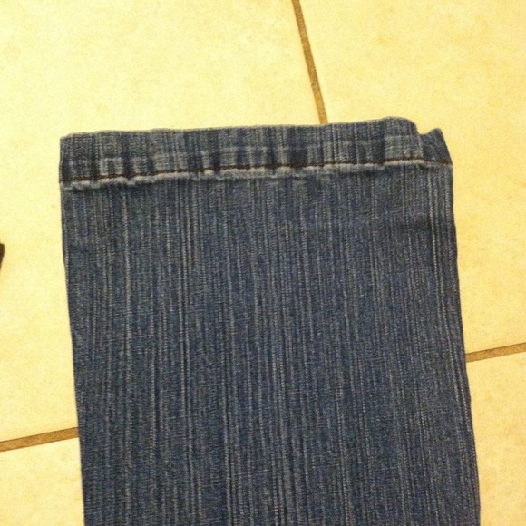 🚨Sold🚨Embellished jeans so cute size 10 - Picture 3 of 4