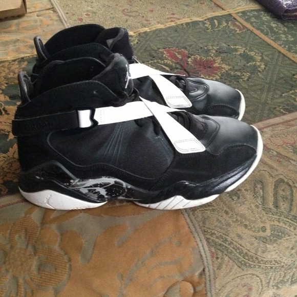 Air Jordan - Picture 2 of 3