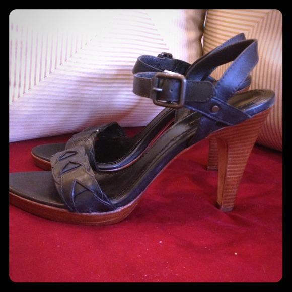 🎁DONATED💞 Banana Republic black braided sandals