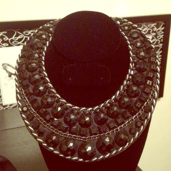 SOLD!!! WHITEHOUSE BLACKMARKET STATEMENT NECKLACE