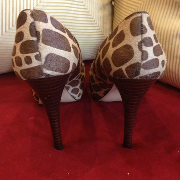 Nine West Safari Print Fur Peep Toe Heels - Picture 3 of 4